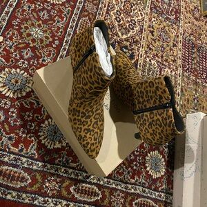 Leopard print Clarks Heels